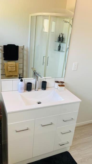 Maymorn Orchard Suites Upper Hutt Eksteriør bilde
